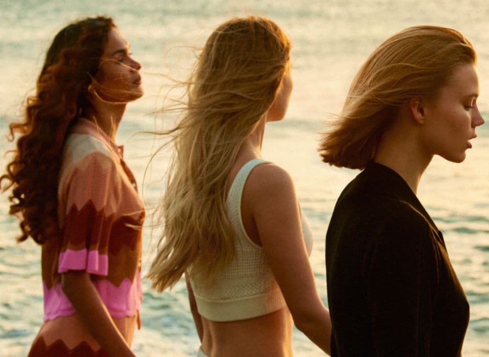 Picture of barber cutting hair
